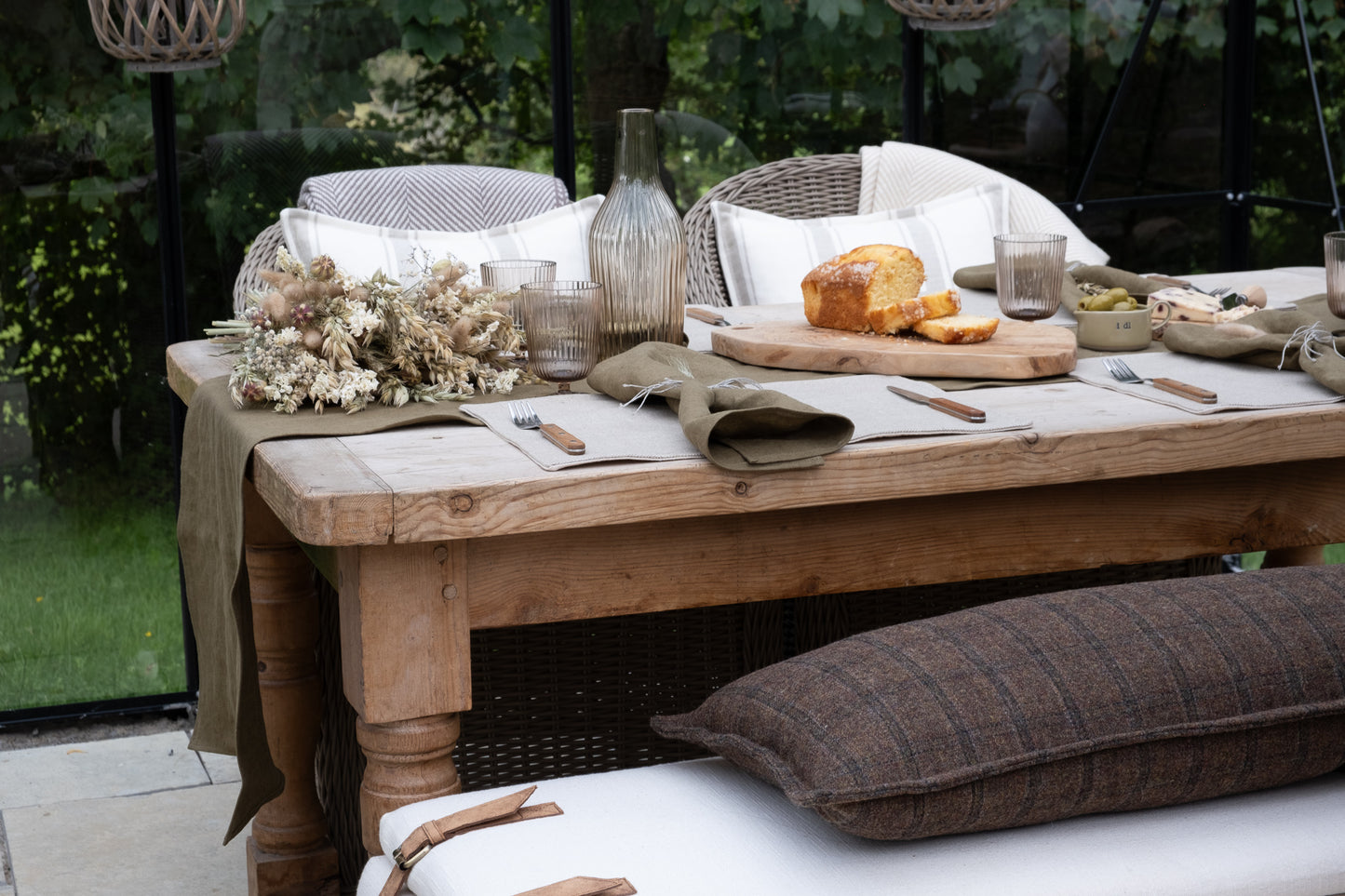 Éire Linen Table Runner - Olive