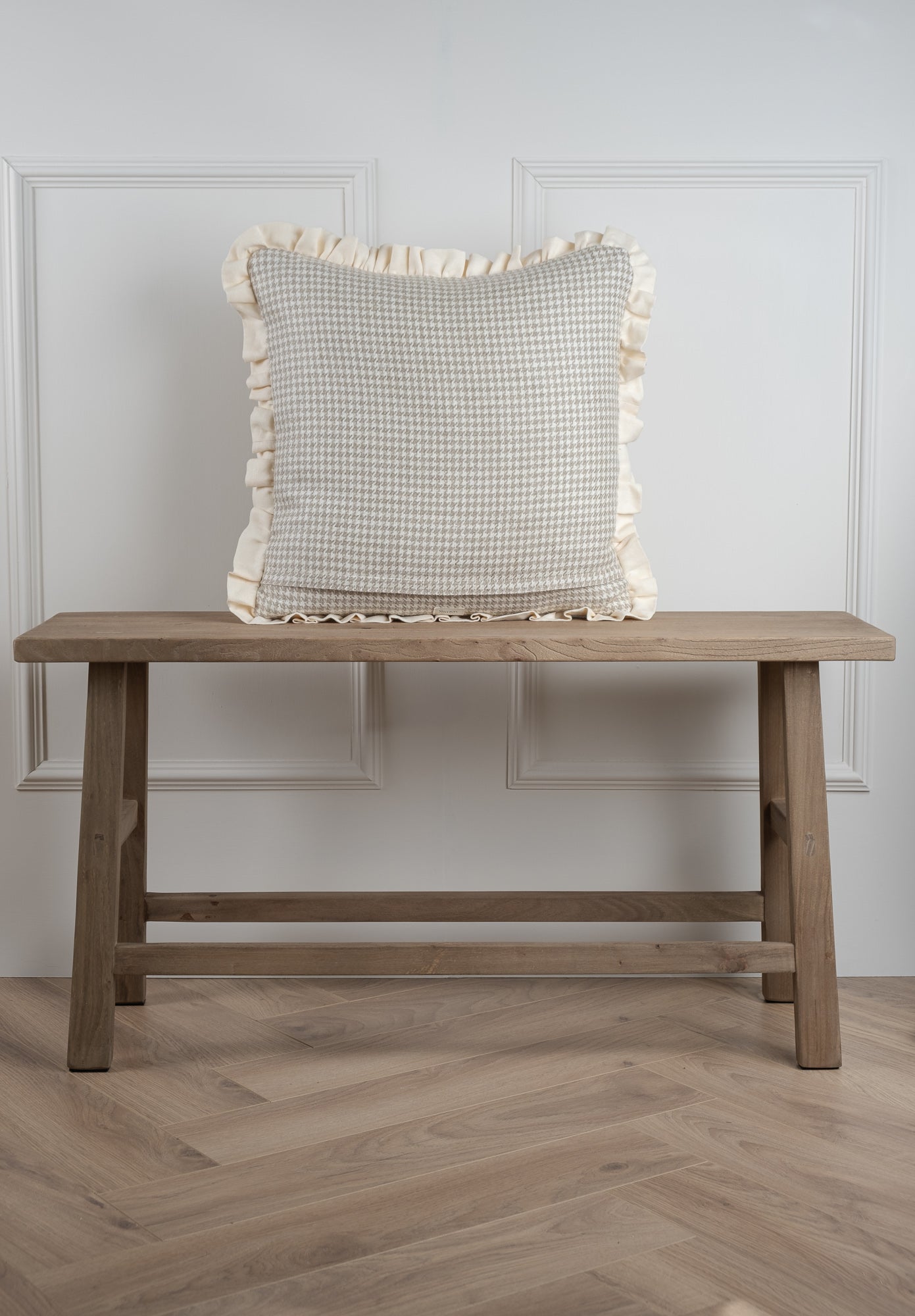 Houndstooth Frill Cushion - Natural