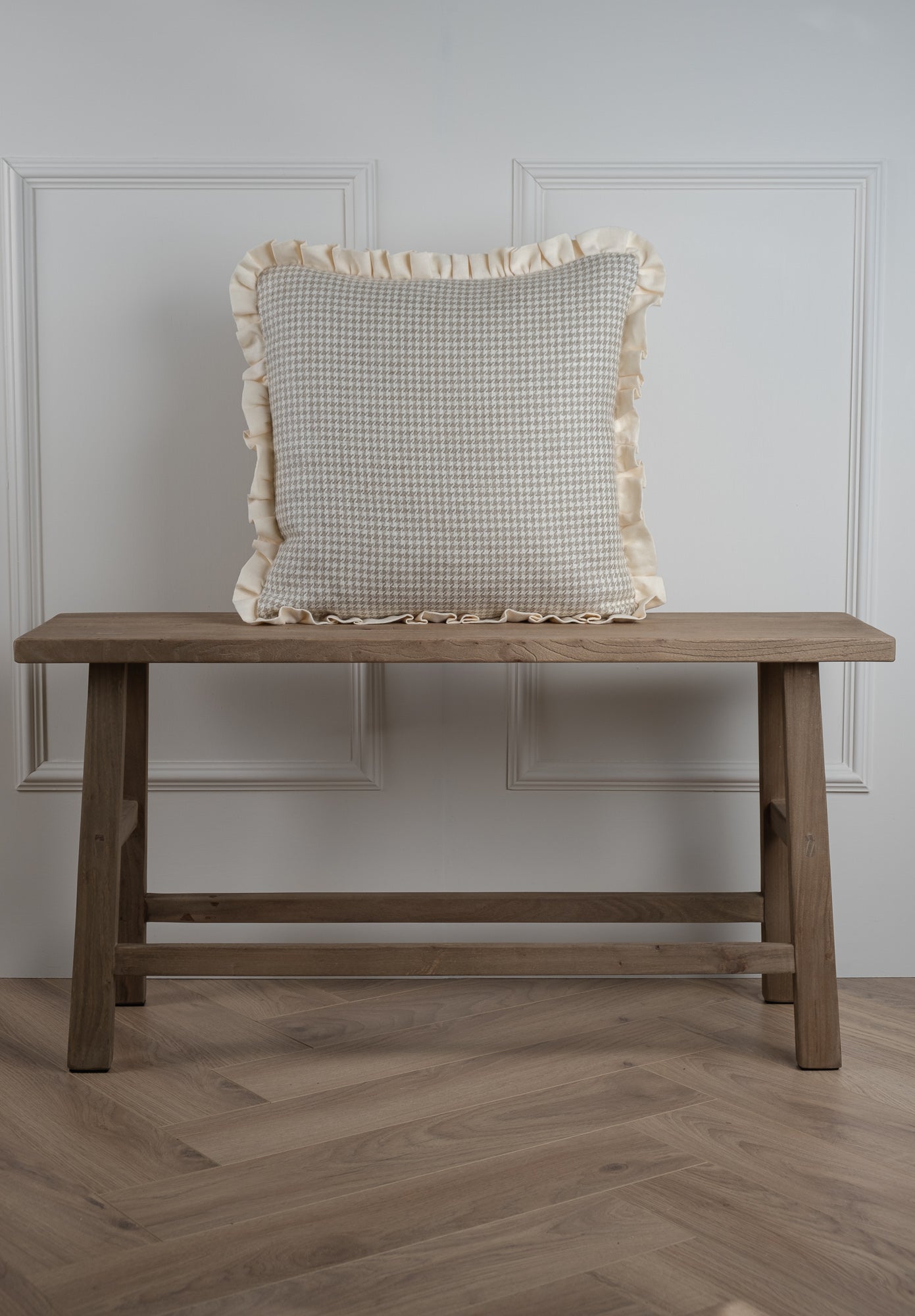 Houndstooth Frill Cushion - Natural