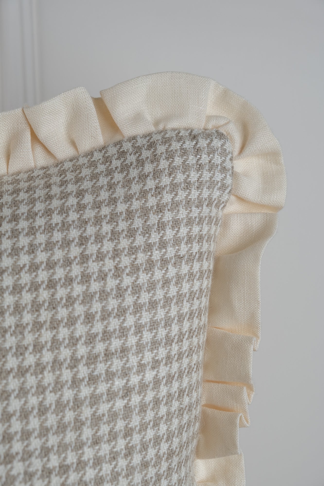 Houndstooth Frill Cushion - Natural