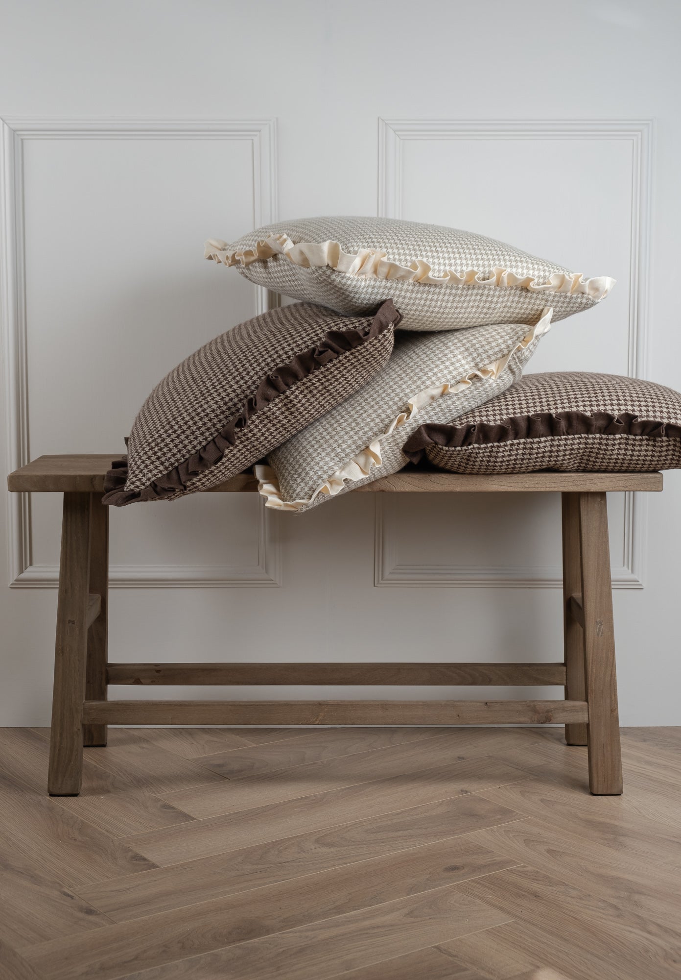 Houndstooth Frill Cushion - Natural