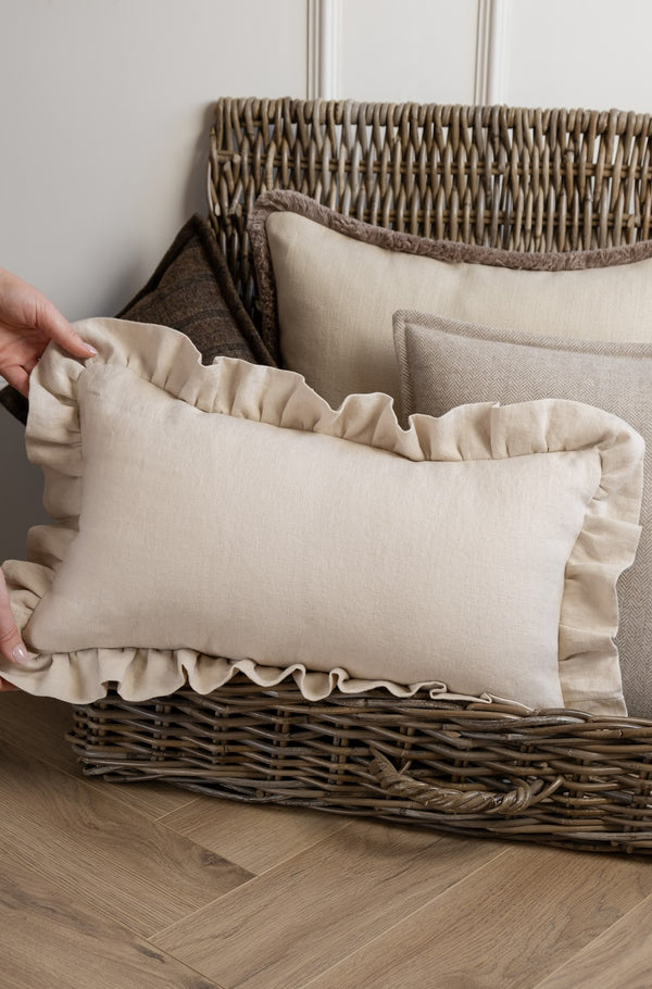 Éire Linen Frill Lumbar Cushion - Lace
