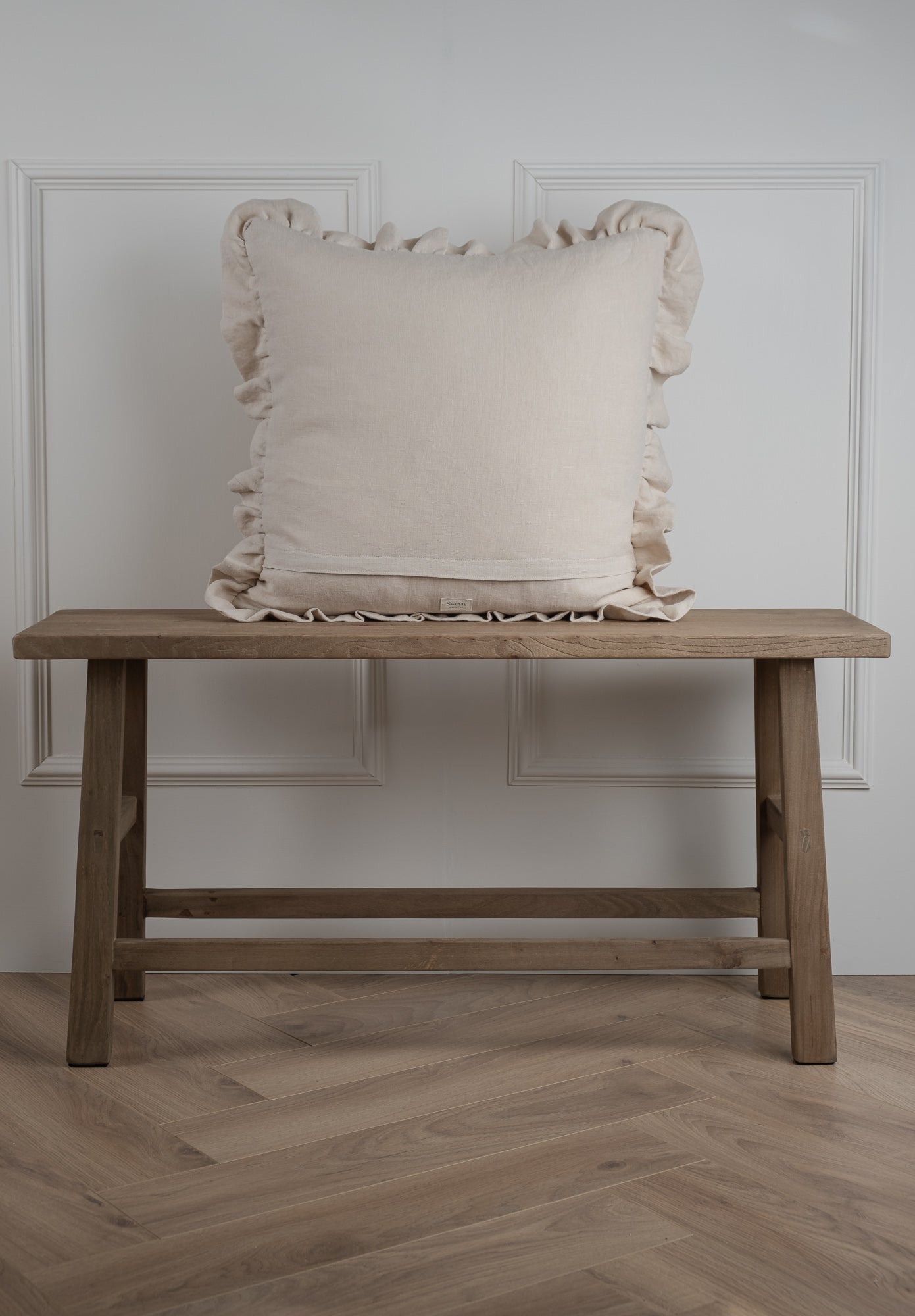 Irish Linen Cushion: Éire Linen Frill - Lace