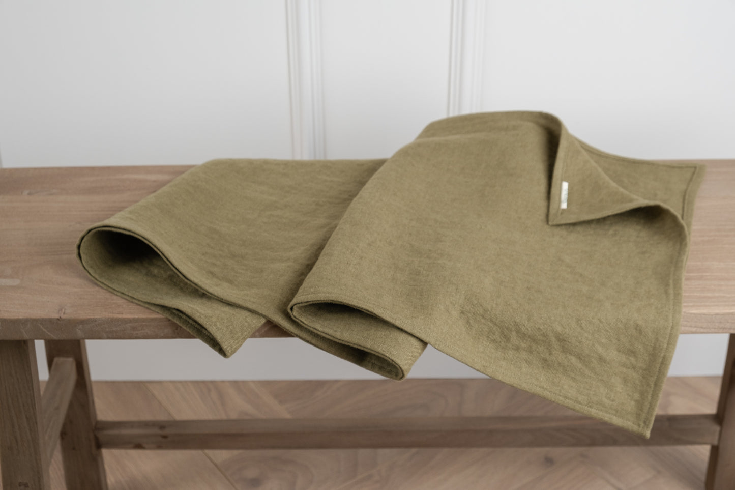 Éire Linen Table Runner - Olive